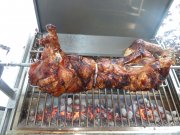 Das fertige Spanferkel - knusprig gegrillt!
